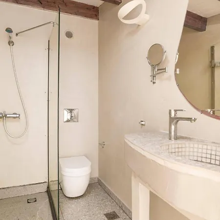 Villa Chloe Seastone By *