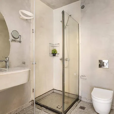 Villa Chloe Seastone By *