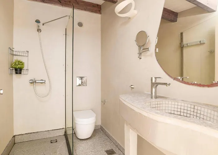 Villa Chloe Seastone By *